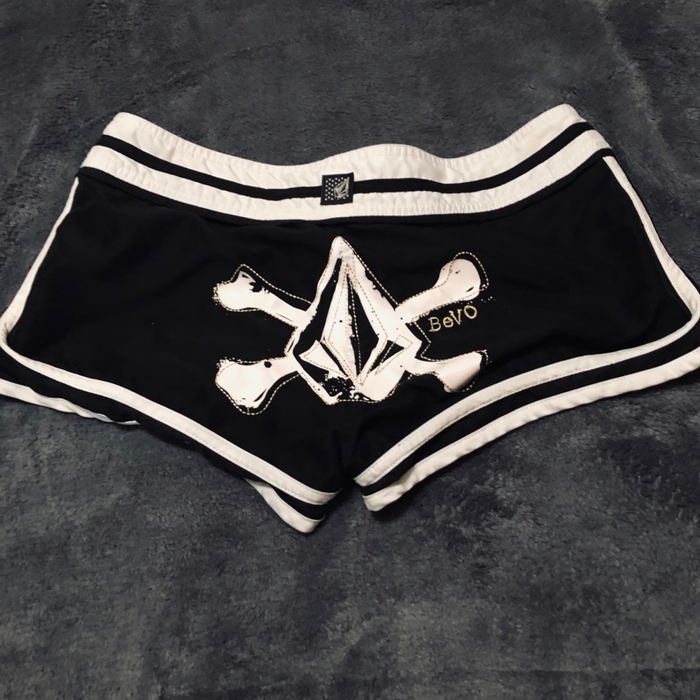 Volcom shorts